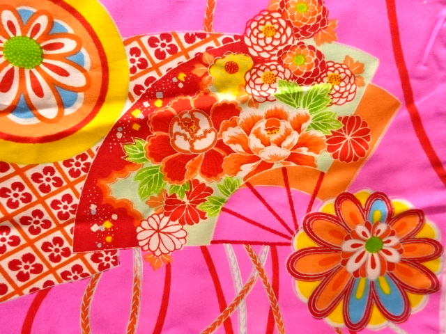  アンティーク　扇に草花模様着物